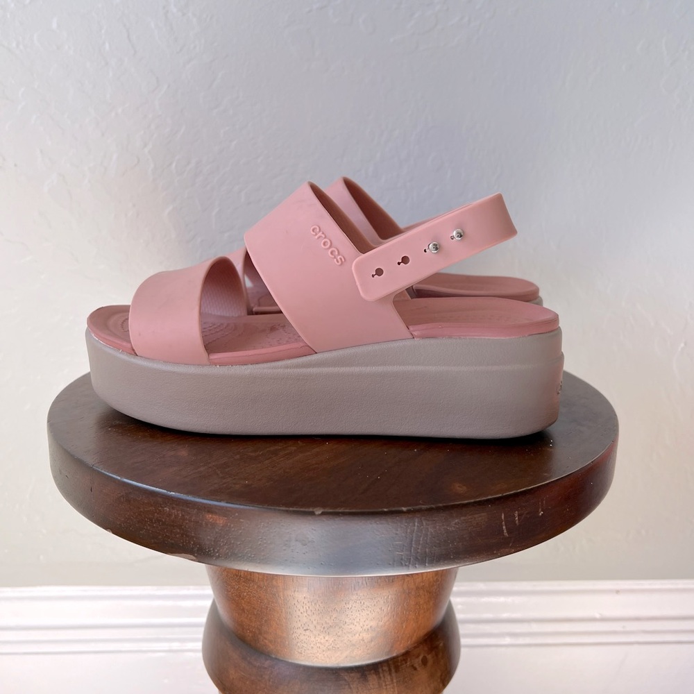 Crocs Brooklyn wedges size 6. Dusty rose and beige color.